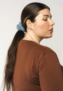 Scrunchie Haargummi AJITHA Bundle -Stoff Punkt Verkaufsgeschäft Ajitha Scrunchie pasty blue 01