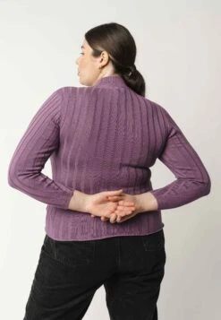 Damen Strickpullover Mit Mockneck AMBA -Stoff Punkt Verkaufsgeschäft Amba Fine Rib Knit Jumper purple 03