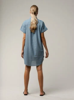 Blusenkleid AMOLI -Stoff Punkt Verkaufsgeschäft Amoli blue chambray 72dpi DSC 1089