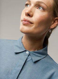 Blusenkleid AMOLI -Stoff Punkt Verkaufsgeschäft Amoli blue chambray 72dpi DSC 1095