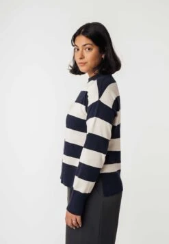 Stoff Punkt Verkaufsgeschäft -Stoff Punkt Verkaufsgeschäft Armal Boxy Knit Jumper navy cream stripes 02