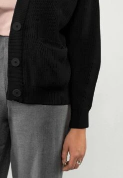 Strick Cardigan ARTHA -Stoff Punkt Verkaufsgeschäft Artha Women Cardigan black 04