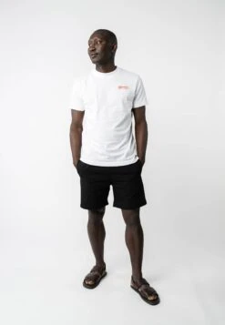 T-Shirt Artist Edition -Stoff Punkt Verkaufsgeschäft Artist Edition white print red Men 03