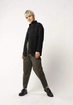 Overshirt Style Esha -Stoff Punkt Verkaufsgeschäft Esha Overshirt black 04