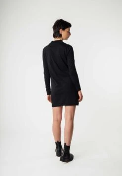 Mockneck Jerseykleid JANANI -Stoff Punkt Verkaufsgeschäft Janani Mock Neck Jersey Dress black 03