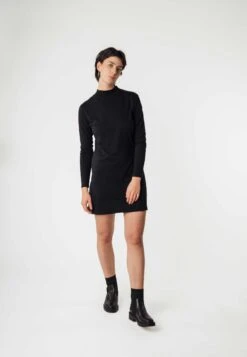 Mockneck Jerseykleid JANANI -Stoff Punkt Verkaufsgeschäft Janani Mock Neck Jersey Dress black 04