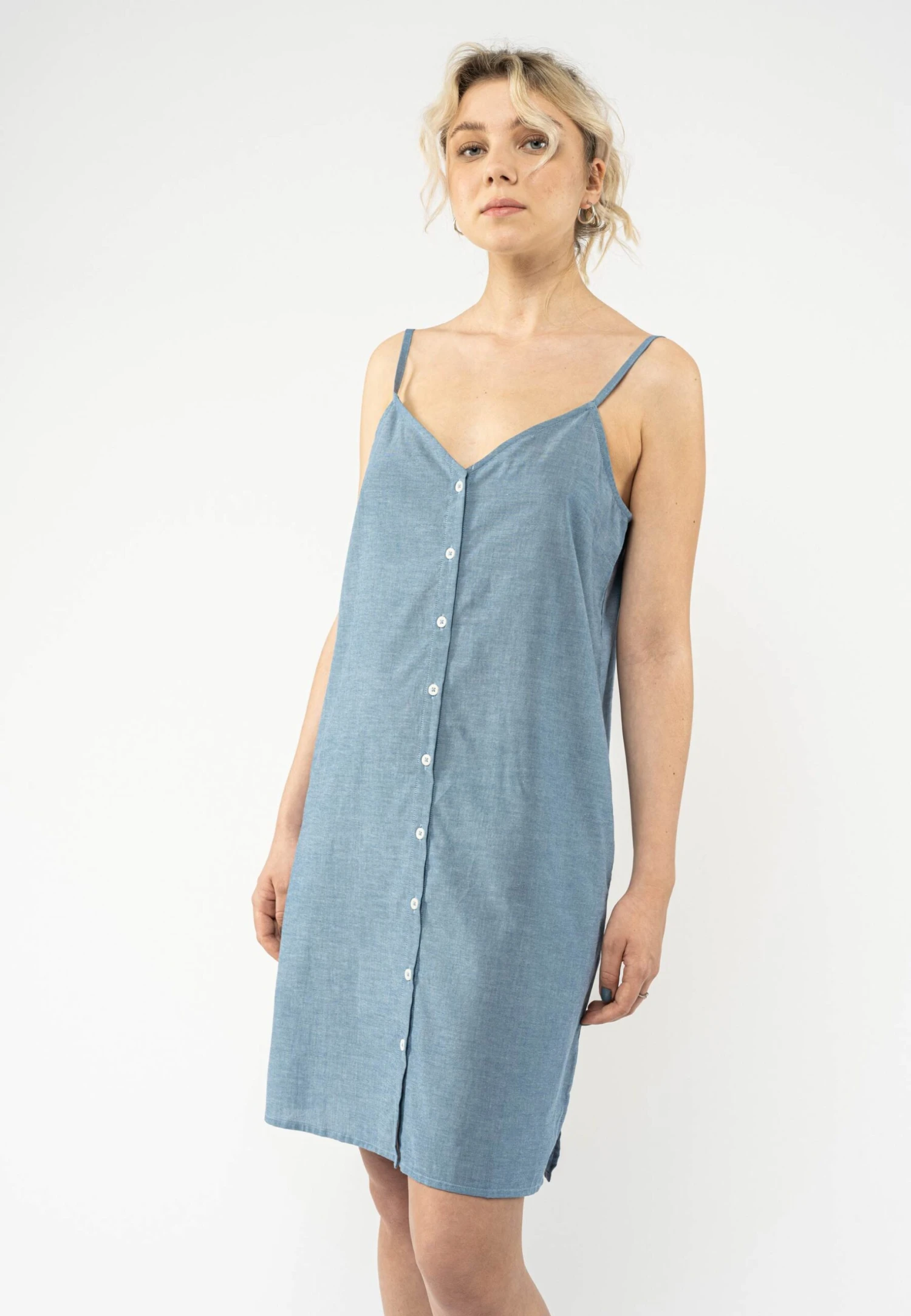 Trägerkleid Mit Knopfleiste MAJANDRA 4 Trägerkleid Mit Knopfleiste MAJANDRA – Bild 4