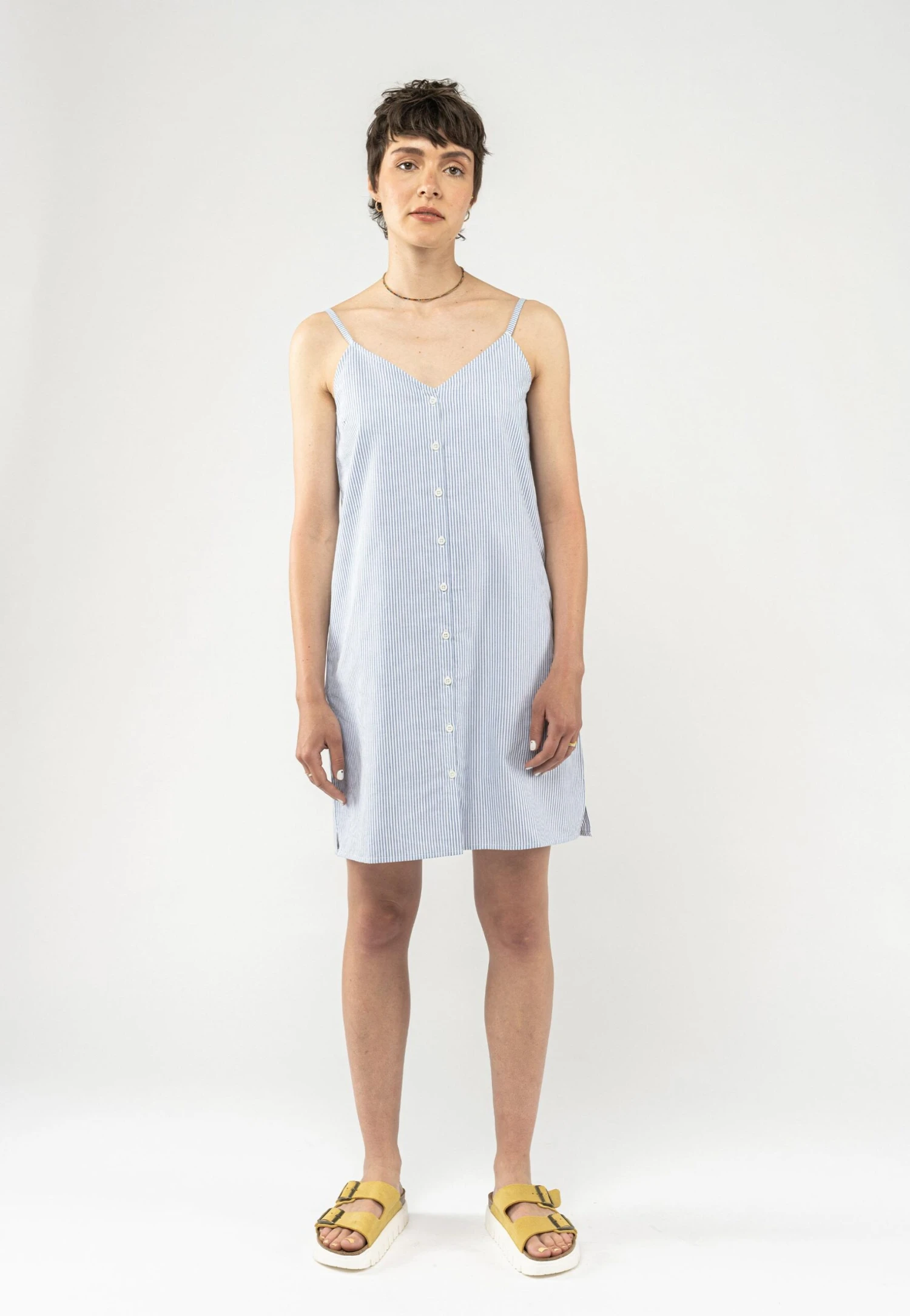 Trägerkleid Mit Knopfleiste MAJANDRA 1 Trägerkleid Mit Knopfleiste MAJANDRA