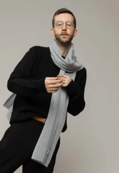 Strickschal -Stoff Punkt Verkaufsgeschäft Men scarf grey2