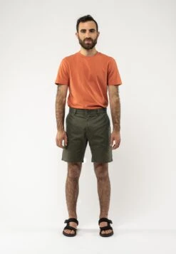 Shorts NAVIN -Stoff Punkt Verkaufsgeschäft Navin dark olive 04