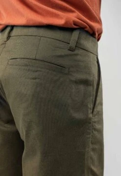 Shorts NAVIN -Stoff Punkt Verkaufsgeschäft Navin dark olive 05