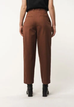 Hose Mit Hohem Bund Und Bundfalten NEHA -Stoff Punkt Verkaufsgeschäft Neha High waist pleated Pants mahagony 03