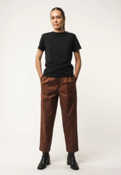 Hose Mit Hohem Bund Und Bundfalten NEHA -Stoff Punkt Verkaufsgeschäft Neha High waist pleated Pants mahagony 04