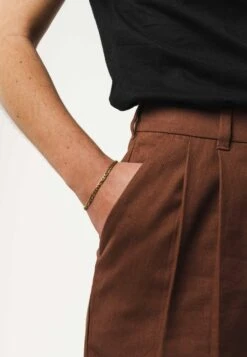 Hose Mit Hohem Bund Und Bundfalten NEHA -Stoff Punkt Verkaufsgeschäft Neha High waist pleated Pants mahagony 05