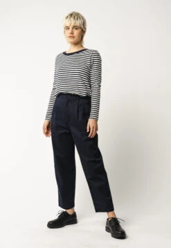 Hose Mit Hohem Bund Und Bundfalten NEHA -Stoff Punkt Verkaufsgeschäft Neha High waist pleated Pants navy 04