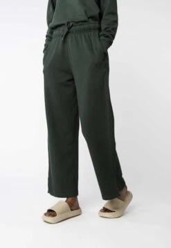 Sweathose Ausgestellt PALITA -Stoff Punkt Verkaufsgeschäft Palita Flared Sweatpants dark green 06