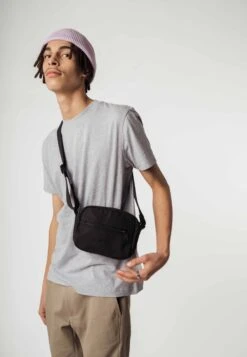 Kleine Umhängetasche PATNI -Stoff Punkt Verkaufsgeschäft Patni kleine Umha ngetasche schwarz Men 01