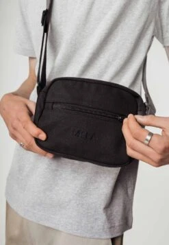 Kleine Umhängetasche PATNI -Stoff Punkt Verkaufsgeschäft Patni kleine Umha ngetasche schwarz Men 02