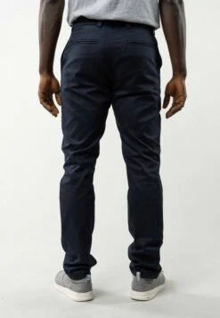 Chinohose Mit Normaler Passform POOJA Bundle 11 Chinohose Mit Normaler Passform POOJA Bundle -Stoff Punkt Verkaufsgeschäft Pooja Men Chino navy 03