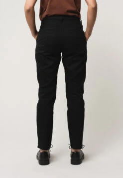 Chinohose TARA -Stoff Punkt Verkaufsgeschäft Tara Chino black 03