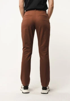 Chinohose TARA -Stoff Punkt Verkaufsgeschäft Tara Mid waist Chino mahagony 03