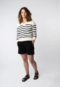 V-Neck Strickpullover VEDA -Stoff Punkt Verkaufsgeschäft Veda V Neck Knit Jumper navy cream 03