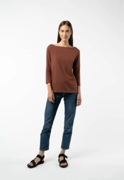Langarmshirt ZARINA -Stoff Punkt Verkaufsgeschäft Zarina Boatneck Shirt mahogany 03