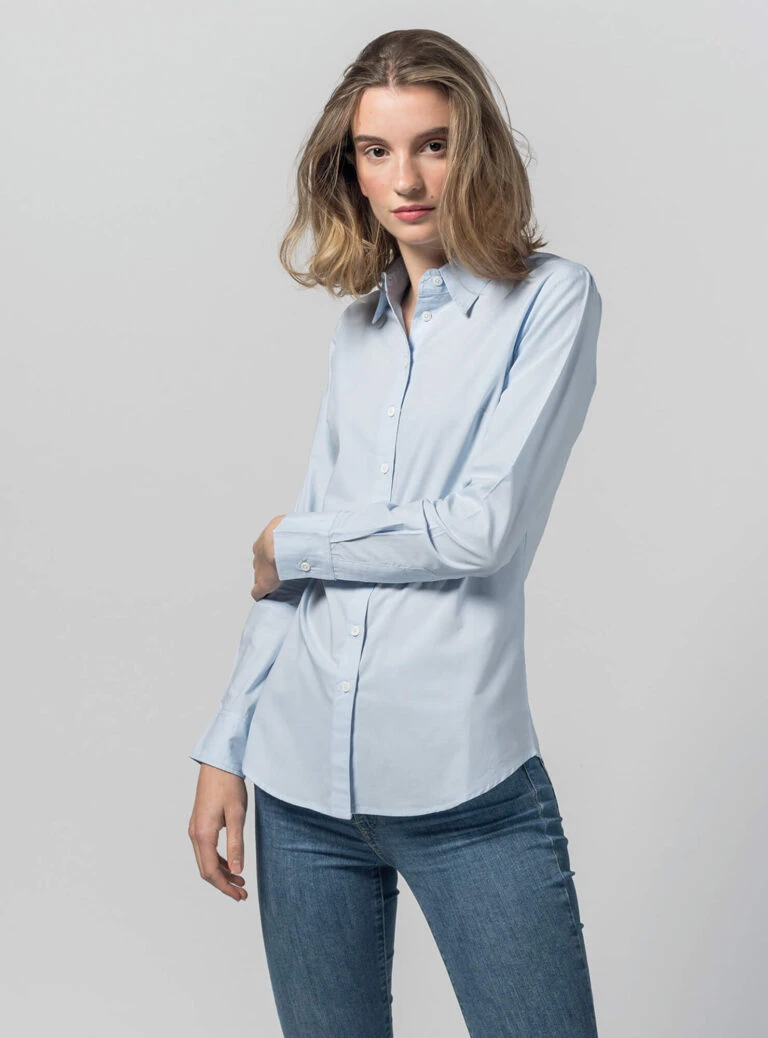 Stoff Punkt Verkaufsgeschäft -Stoff Punkt Verkaufsgeschäft Women Bluse blau front 768x1038 1